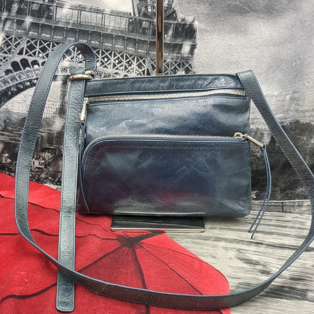 Hobo Cassie Leather Crossbody Bag